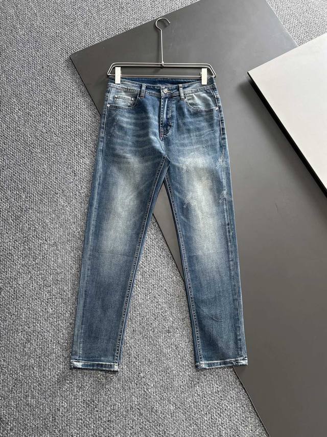 Prada 普拉达 2024 春夏新品 专柜有售 实体店极品牛仔裤专柜原版1:1好货，适合各个年龄段。市场最高版本的欧洲进口面料。舒适柔软亲肤，上身效果超级棒时