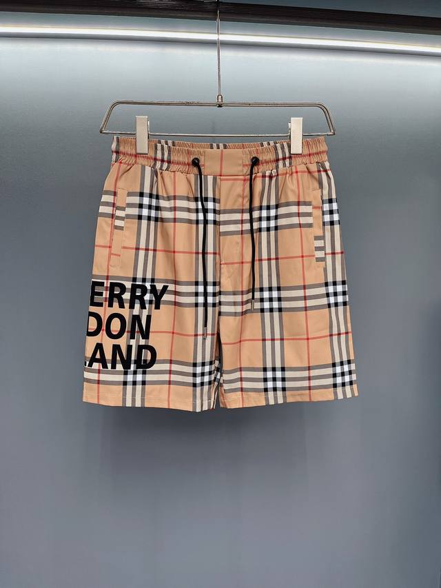 Burberry巴宝莉 最新款男士潮牌沙滩裤，料子细腻光滑 ，快时尚高清面料印花，手感极佳男士夏天必备，码数m一 L。