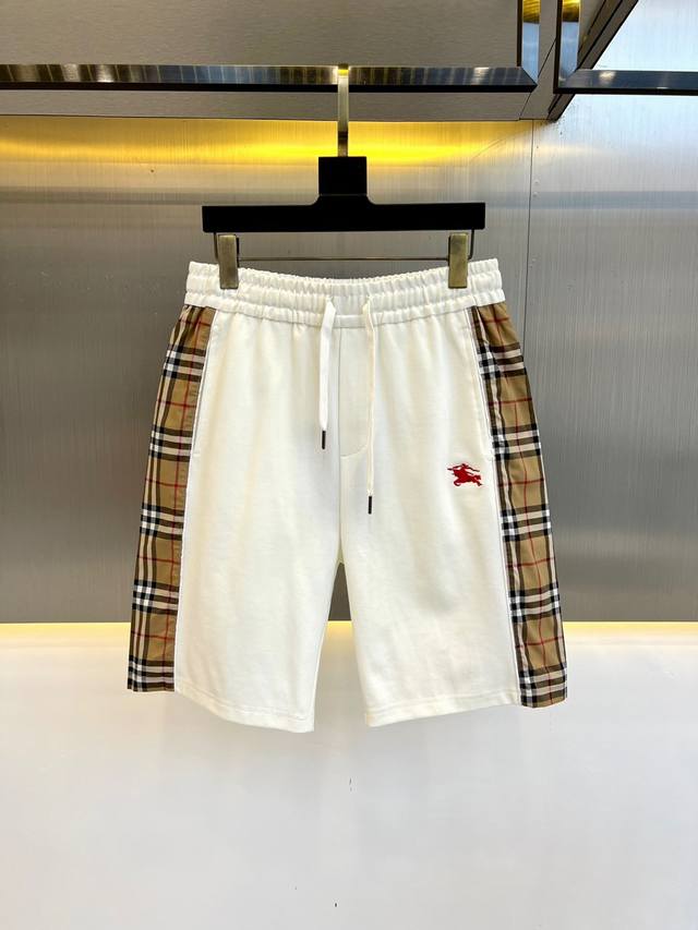 Burberry巴宝莉、2024新品发售vintage Check拼接短裤，全新设计的品牌元素，同时在工艺制作上也是全新的创作灵感，无疑让这款百搭的短裤逼格更高