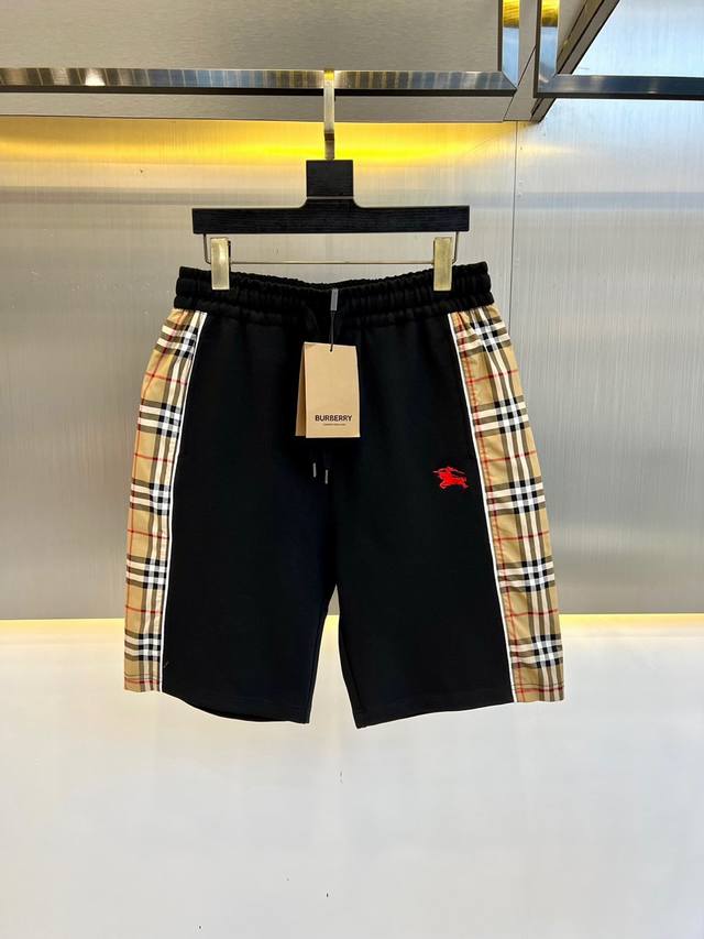 Burberry巴宝莉、2024新品发售vintage Check拼接短裤，全新设计的品牌元素，同时在工艺制作上也是全新的创作灵感，无疑让这款百搭的短裤逼格更高