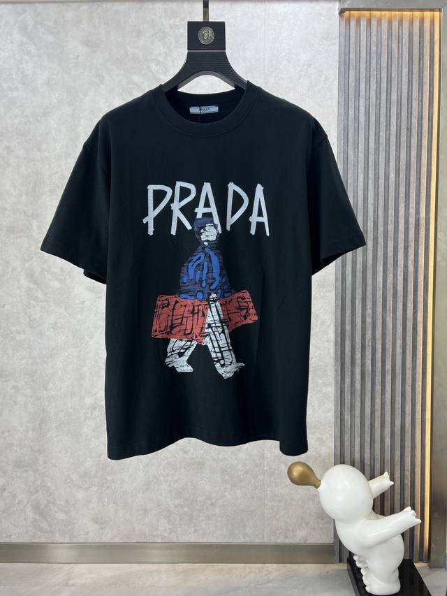 Prada 普拉达 2024Ss最新款短袖t恤，原标 定制面料，手感柔软，穿着舒适，做工精细.上身效果无敌帅气kz，码数：M-3Xl