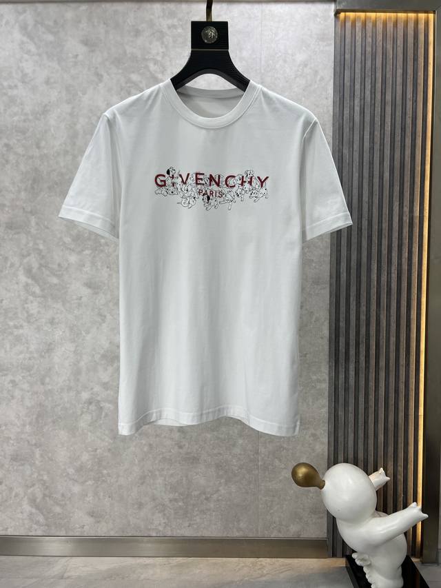 Givenchy 纪梵希 可穿220斤 2023春夏休闲商务刺绣logo短袖t恤，采用优质面料 进口工艺，边角规整光滑细腻有立体感，不变一如既往的辨识度，高密度