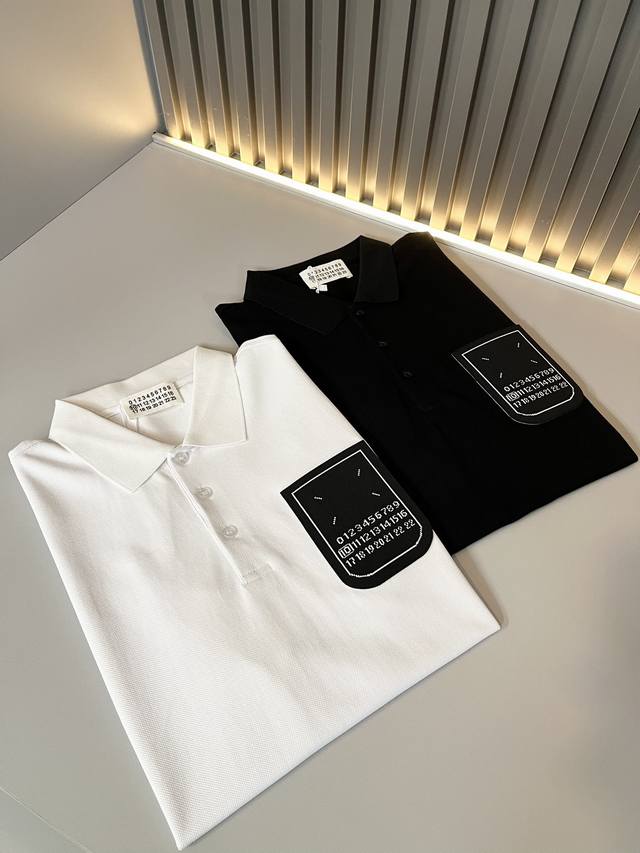 马吉拉 Maison Margiel 2024春夏新款男士短袖polo衫，专柜同步发售！定制专属洗水纯棉面料，胸前logo设计！简约大方，从容百搭，档次极高，完
