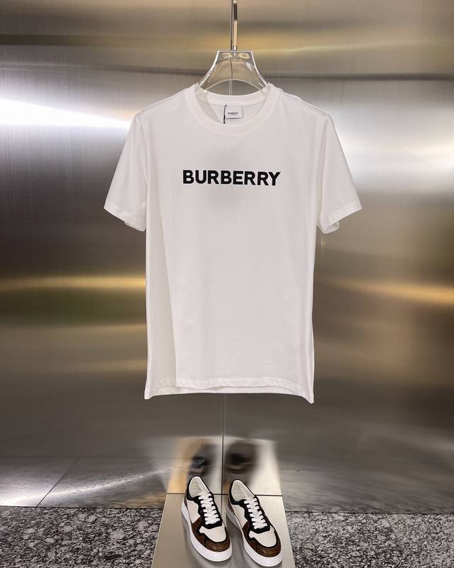 Burberry博柏利bbr 款式：男款短袖t恤衫t-Shirt 专柜细节一致，质感非常强！高密度面料，手感上身都非常舒适，正常版型，120斤左右s，微松m，最