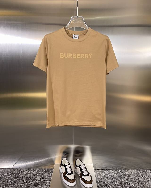 Burberry博柏利bbr 款式：男款短袖t恤衫t-Shirt 专柜细节一致，质感非常强！高密度面料，手感上身都非常舒适，正常版型，120斤左右s，微松m，最
