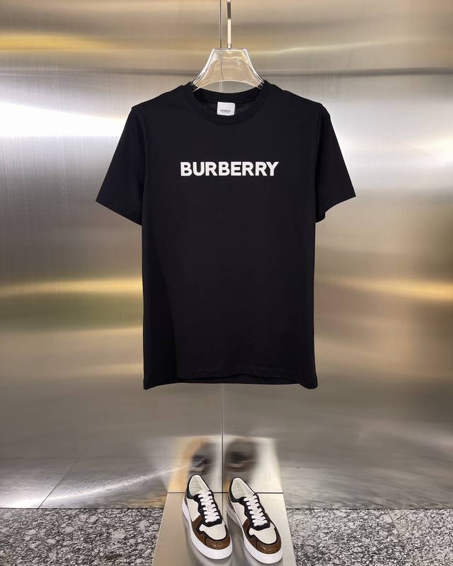 Burberry博柏利bbr 款式：男款短袖t恤衫t-Shirt 专柜细节一致，质感非常强！高密度面料，手感上身都非常舒适，正常版型，120斤左右s，微松m，最