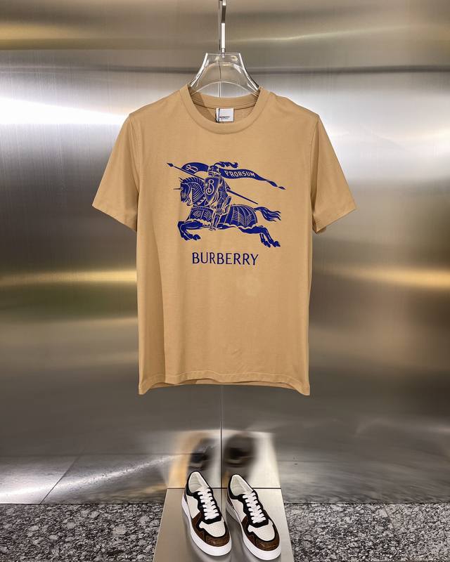 Burberry博柏利bbr 款式：男款短袖t恤衫t-Shirt 专柜细节一致，质感非常强！高密度面料，手感上身都非常舒适，正常版型，120斤左右s，微松m，最