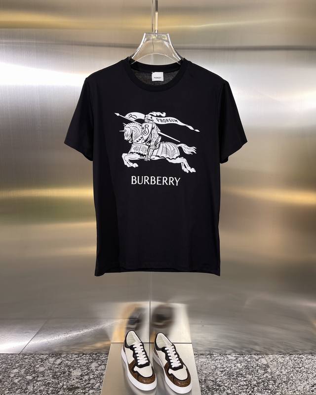 Burberry博柏利bbr 款式：男款短袖t恤衫t-Shirt 专柜细节一致，质感非常强！高密度面料，手感上身都非常舒适，正常版型，120斤左右s，微松m，最