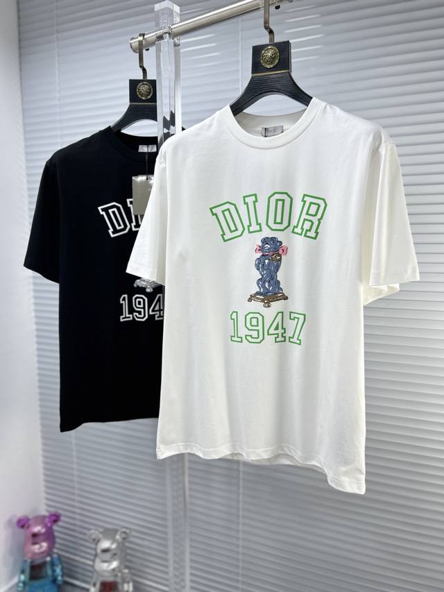 Dio*迪奥 Ss24夏季新款短袖t恤，高版本 官w1-1克重260 三标齐全 顶级图案logo，帅气时尚，简约百搭款。面料棉 不仅挺括，保持潮流的廓形，又穿着