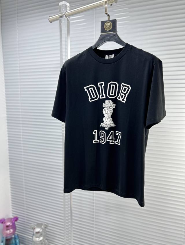 Dio*迪奥 Ss24夏季新款短袖t恤，高版本 官w1-1克重260 三标齐全 顶级图案logo，帅气时尚，简约百搭款。面料棉 不仅挺括，保持潮流的廓形，又穿着