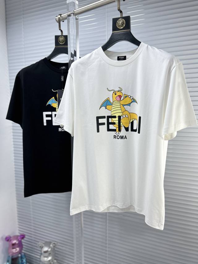 Fend*芬迪 Ss24夏季新款短袖t恤，高版本 官w1-1克重260 三标齐全 顶级图案logo，帅气时尚，简约百搭款。面料棉 不仅挺括，保持潮流的廓形，又穿