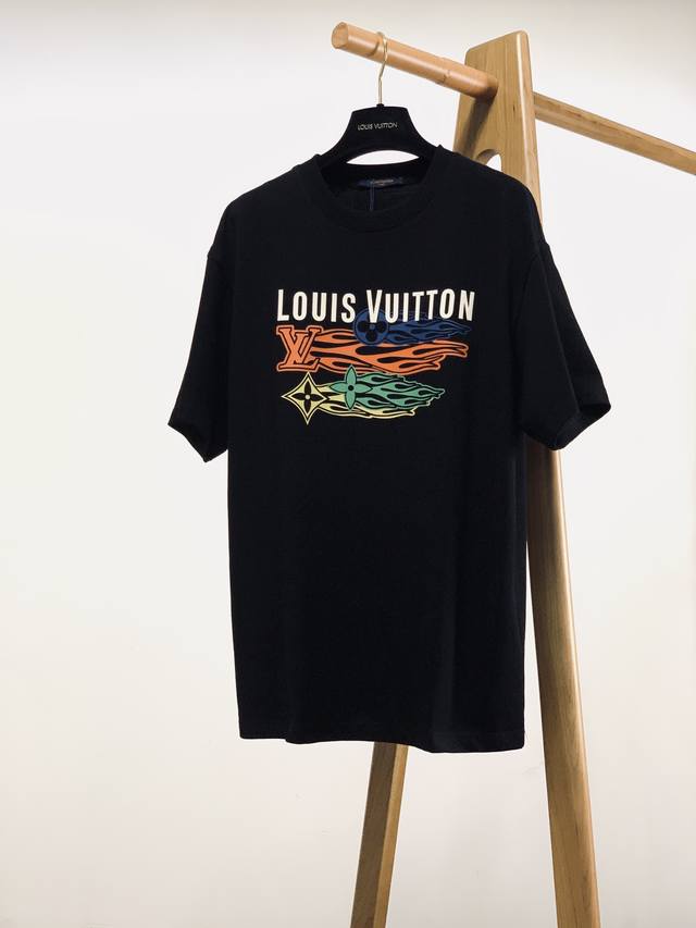 Louisvuitton 路易威登 2024Ss春夏新品 重磅级尤物单品，官网在售系列。奢侈一线大牌的御用面料厂织造，手感柔软舒适，穿着无累赘感，吸湿透气，弹性