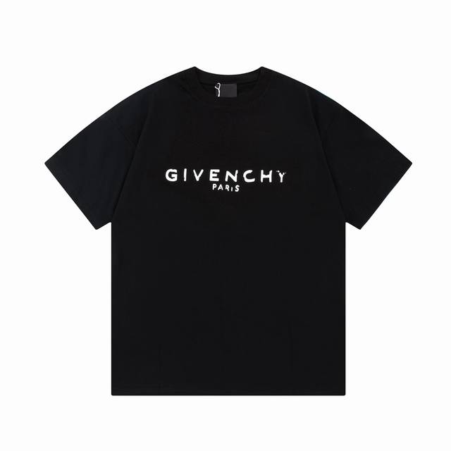 Givenchy 纪梵希 经典残缺字母印花 标识精致升级，灵感源自八十年代复古 原版面料 官方同款 短袖t恤 定制260克同缸染面料 手感非常舒服 春夏最新砖柜