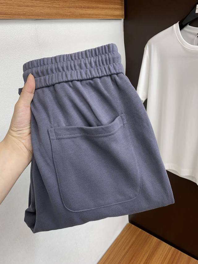 Vt 2024春季新款休闲裤！官网同步发售。品牌经典logo休闲裤 ，定制面料，舒适度极好，手触感强烈。辨识度极高，完美品相工艺。 尺码：M-3Xl
