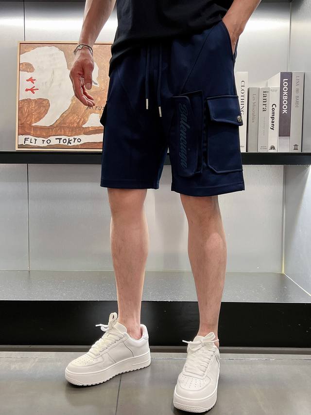 Balenciaga 巴黎世家 2024春夏新款 工装多口袋设计短裤 高端版本！专柜定制面料 透气舒适度高，细节无可挑剔，品牌元素设计理念，体现高品质。手感细腻