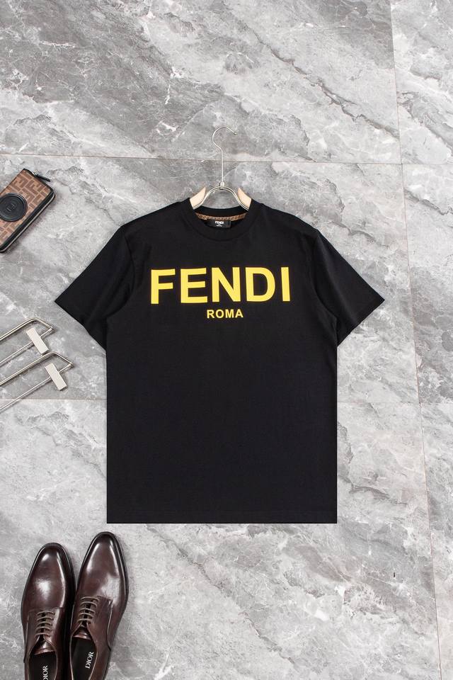 New# Fendi 芬迪 ** 2024Ss圆领短袖t恤。客供100%棉以天然植物纤维提炼出来，手感柔软，穿着舒适，完全不易有刺激皮肤，这样的面料吸湿性、透气