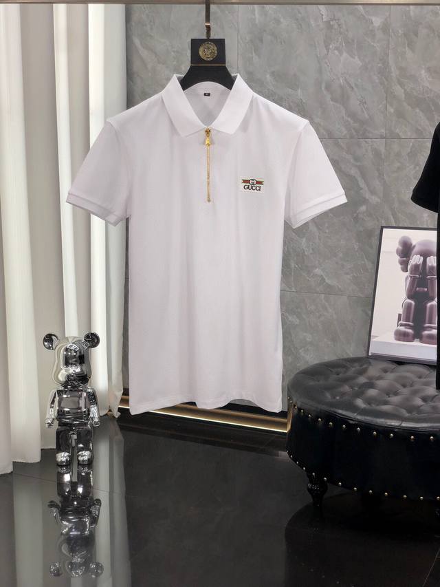 Gucci 2024春夏翻领短袖polo 简洁的设计，雍容华贵的品牌风格，客供进口珠地棉面料，手感丝滑细腻有光泽，做出来的衬衫也是版型垂顺挺括，T并且还抗皱抗起