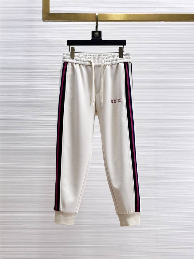 古奇 2024春季新款休闲裤！官网同步发售。品牌经典logo休闲裤 ，定制面料，舒适度极好，手触感强烈。辨识度极高，完美品相工艺。 尺码：M-3Xl