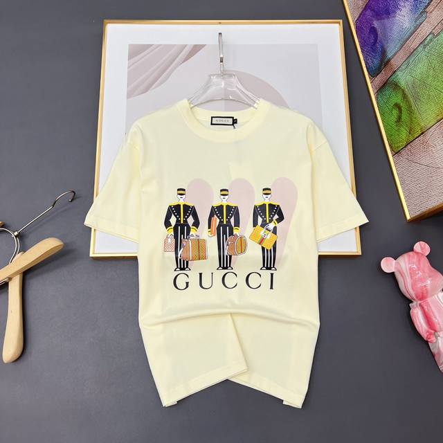 Gucci 古奇 2024夏季新品时尚经典圆领短袖时尚单品设计，更加时尚舒适，高标准定制，上身非常有型，胸前奢华品牌经典logo 图案 客供辅料，客供进口高档面