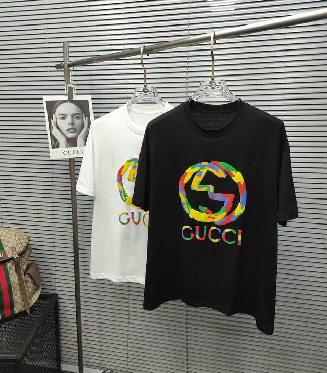 Gucci 古奇 新款字母印花双层重工短袖t桖 字母图案不管是t桖还是卫衣都是每年的爆款单品 前幅大面积印花采用大康丽数码印花机直喷 成本极高 经过多次的调试打