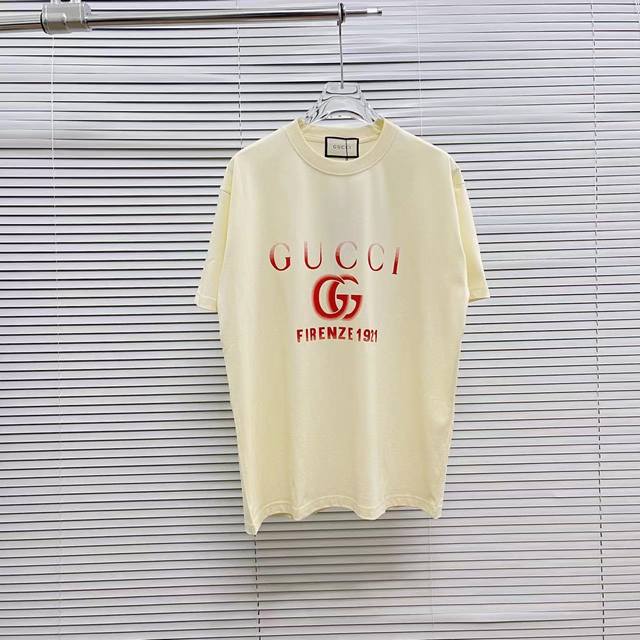 Gucc* 2024夏季新款 字母logo印花 定制面料 短袖t恤 男女同款 尺码：S M L Xl Xxl 五个码 颜色：黑色 杏色 S码：110斤-130斤