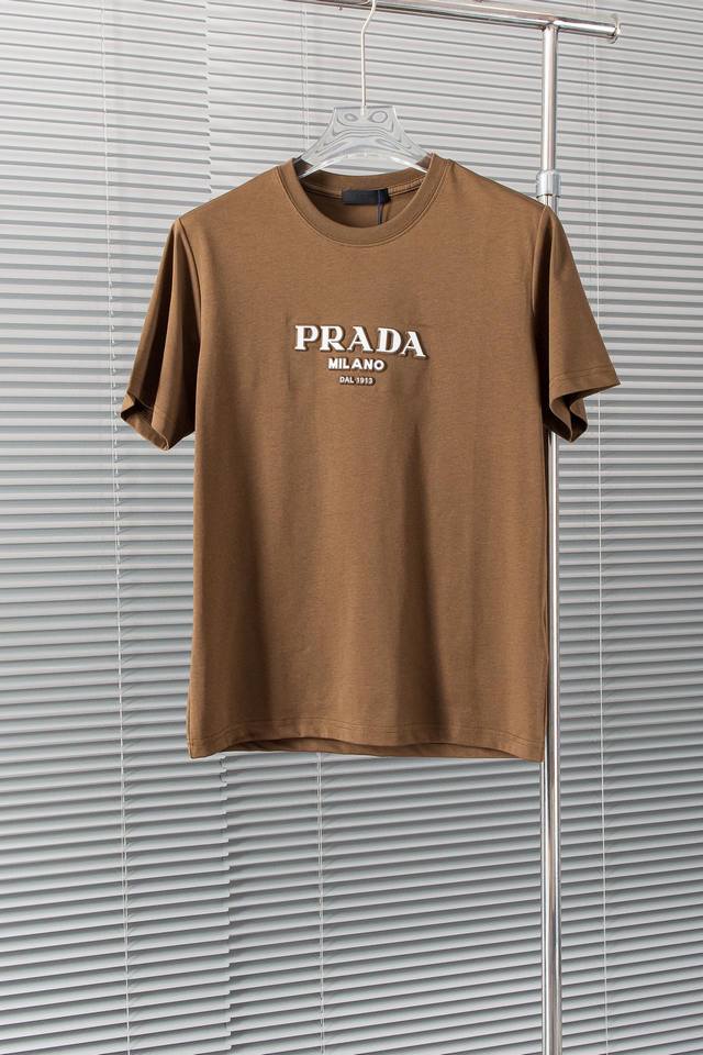 New# Prada 普拉达 2024Ss圆领短袖t恤#客供进口220克100%棉面料，以天然植物纤维提炼出来，手感柔软，穿着舒适，完全不易有刺激皮肤，这样的面
