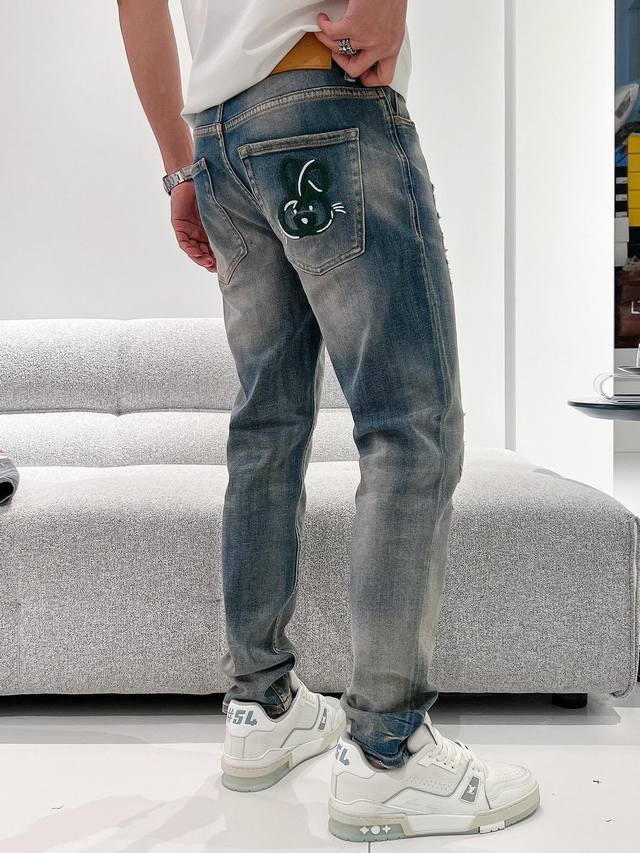 Gu家24Ss新款 牛仔裤，高端版本！专柜定制面料 透气舒适度高，细节无可挑剔，品牌元素设计理念，体现高品质。手感细腻柔软！呈现休闲裁剪，上身版型超赞。码数：3