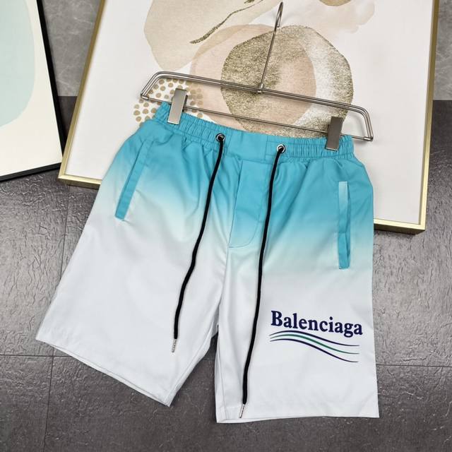 Balenciaga巴黎世家 2024夏季新款男士短裤 经典logo印花沙滩裤，速干面料制作，采用德国高清数码直喷工艺 色泽清新 原版定制进口面料&定制五金 做
