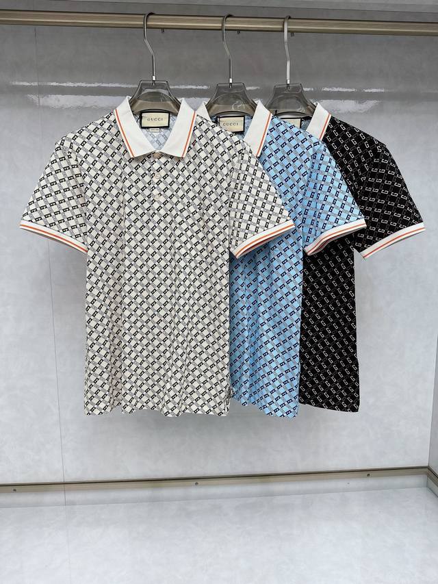 古奇 24Ss新款男士翻领短袖polo衫，经典gglogo图案，可轻松搭配各种风格。Polo衫是男士衣橱里不可或缺的单品，定制面料.光泽明亮、Jj有垂悬感 成功