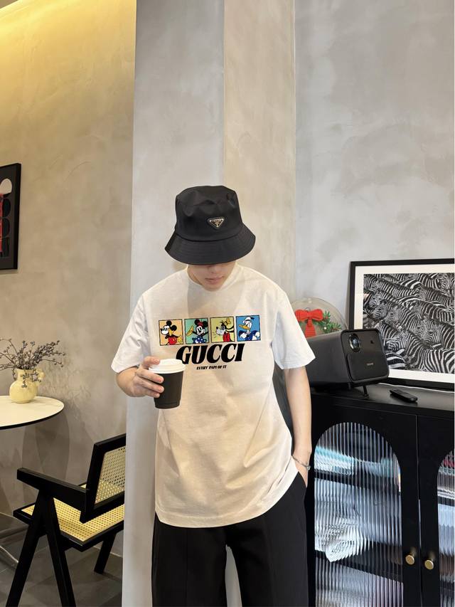 Gucci 2024新款 雪花酸洗做旧 个性印花 定制面料 短袖t恤 上身超好看 男女同款 S M L Xl Xxl 五个码