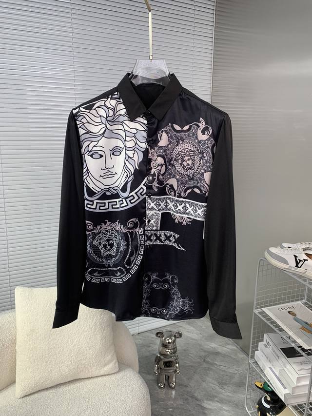 Versace范思哲 满幅印花短袖衬衣，2024新品衬衫，定制梭织斜纹面料，手感顺滑。立体裁剪，日常百搭。M-3Xl