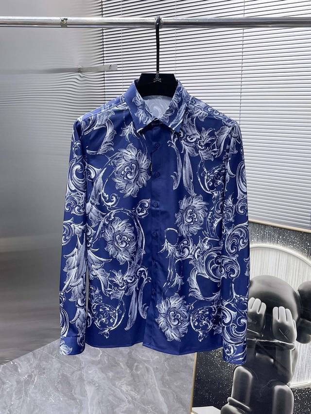 范思哲 Versace 2024Ss新款长袖 衬衫 衬衣，高端版本！专柜定制面料 透气舒适度高，细节无可挑剔，品牌元素设计理念，体现高品质。手感细腻柔软！呈现休