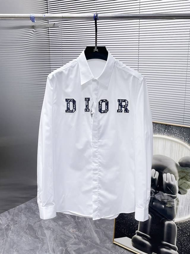 迪奥 Dior 2024Ss新款长袖 衬衫 衬衣，高端版本！专柜定制面料 透气舒适度高，细节无可挑剔，品牌元素设计理念，体现高品质。手感细腻柔软！呈现休闲裁剪，