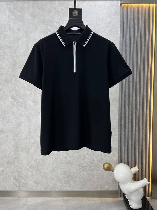 Moncler 蒙口 24S原单男士短袖polo衫，24夏季新品，新一季仍然沿袭了m家的设计美学基调，极具鲜明的辨识度，非常惊艳的细节设计，极大的美化了整体视觉