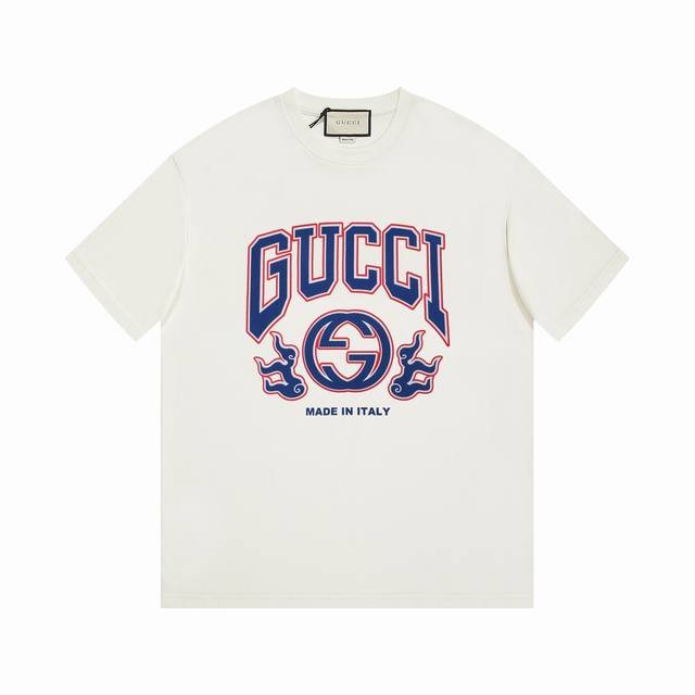 新款上架 Gucci24新款logo印花短袖t恤， 简约时尚精致，定织定染，纯棉面料，亲肤细腻柔软， 男女同款 颜色：黑、杏 尺码：Xssml