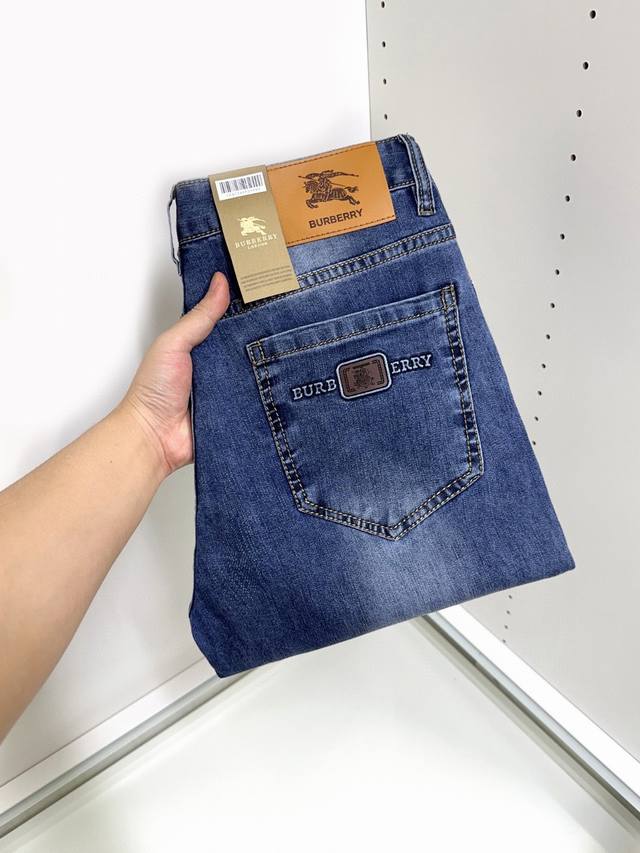 Burberry 巴宝莉 爆款来袭新款新品 专柜有售 实体店极品休闲裤西裤专柜原版1:1好货，适合各个年龄段。市场最高版本的欧洲进口面料。舒适柔软亲肤，上身效果